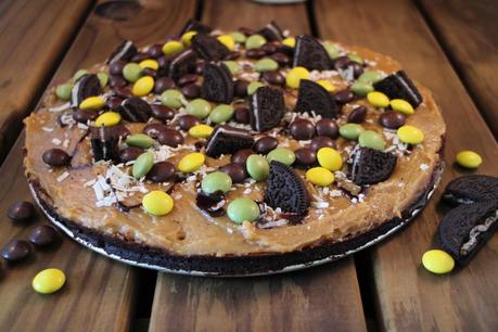 Peanut butter brownie pizza