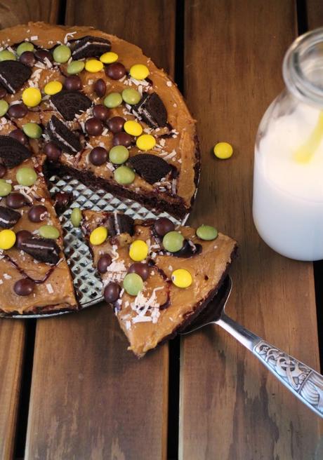 Peanut butter brownie pizza
