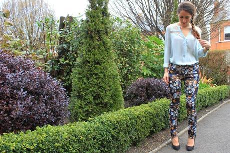 Mint green blouse and floral pants Image and video hosting by TinyPic