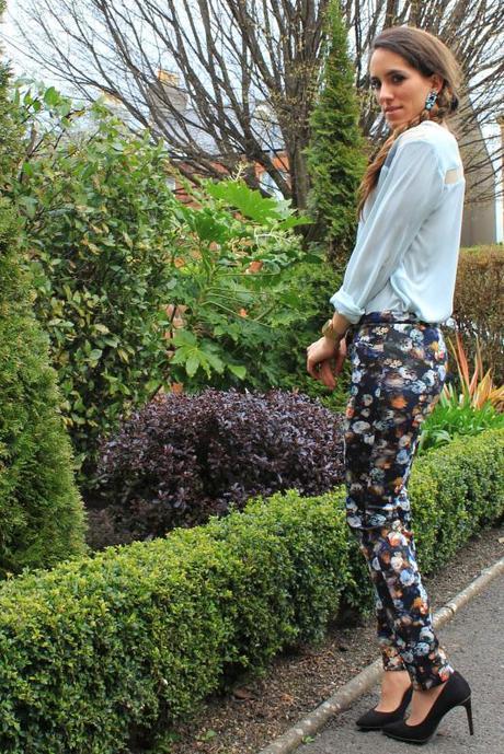 Mint green blouse and floral pants Image and video hosting by TinyPic