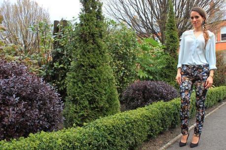 Mint green blouse and floral pants Image and video hosting by TinyPic