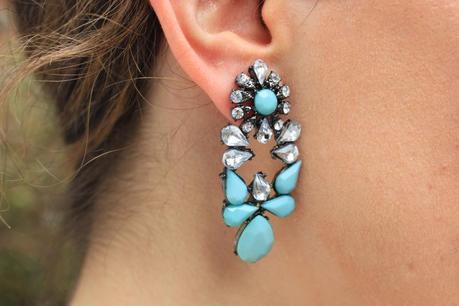 Mint green blouse and floral pants Image and video hosting by TinyPic