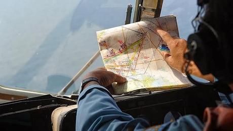 Continúa misterio de avión desaparecido, investigación se centra en pilotos