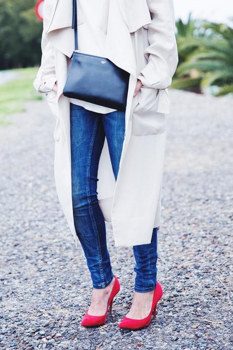 Trench-Ripped_Jeans-Red_Shoes-Celine_trio_Bag-street_Style-outfit-23