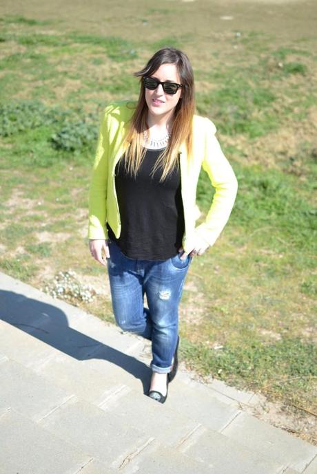 Look of the day: Yellow blazer