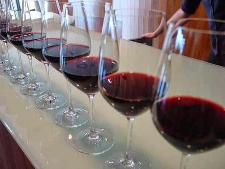 El vino puede combatir el cáncer pero no es viable