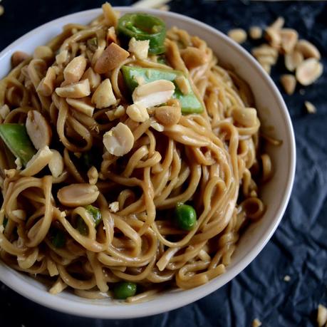 NOODLES CON SALSA DE CACAHUETE PICANTE
