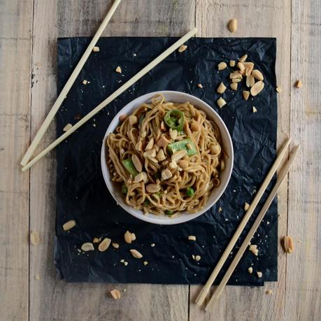 NOODLES CON SALSA DE CACAHUETE PICANTE