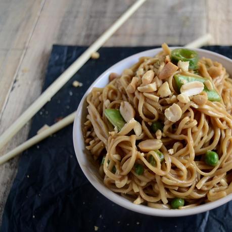 NOODLES CON SALSA DE CACAHUETE PICANTE