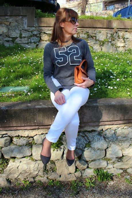 MIS LOOKS - GRIS Y BLANCO