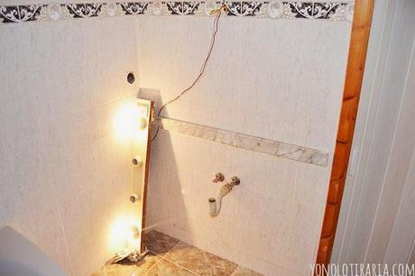 Vamos a tunear el baño. Capítulo 3. A pintar baldosas!