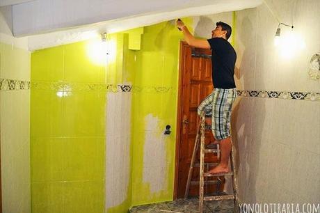 Vamos a tunear el baño. Capítulo 3. A pintar baldosas!