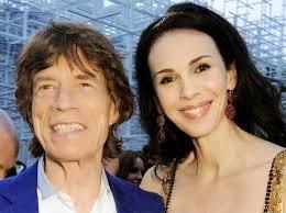 Mick Jagger dice estar devastado tras la muerte de su novia