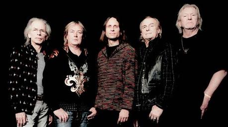 YES, TAYLOR HAWKINS de FOO FIGHTERS y los cantantes...