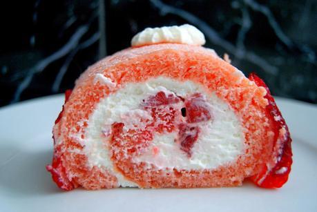 Brazo Gitano de Nata y Fresas (Gateau Roule) Brazo Gitano de Nata y Fresas (Gateau Roule)