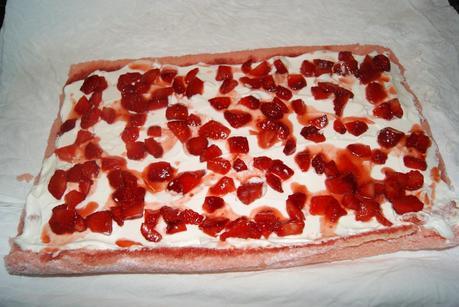 Brazo Gitano de Nata y Fresas (Gateau Roule) Brazo Gitano de Nata y Fresas (Gateau Roule)