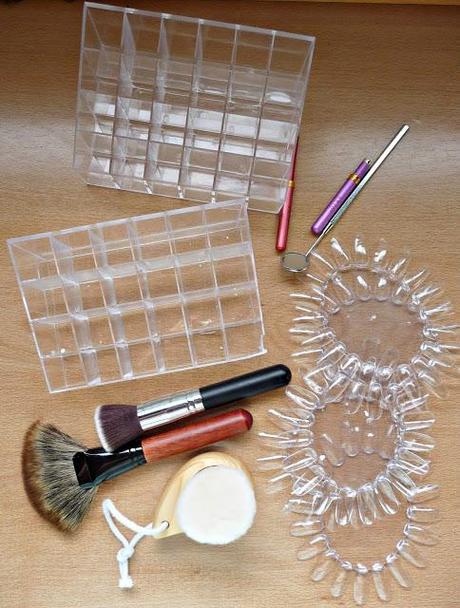 II pedido Buy in coins: muestrario de uñas, pinceles retráctiles para labios, brocha imitación F80 de Sigma, brocha abanico, organizador de labiales y espejito de dentista