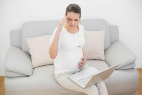 thumb_shutterstock-pregnant-headache-laptop
