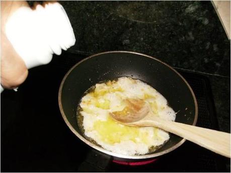 BRANDADA  DE  BACALAO CON CROCANTE DE PAN Y ACEITE DE OLIVAS NEGRAS