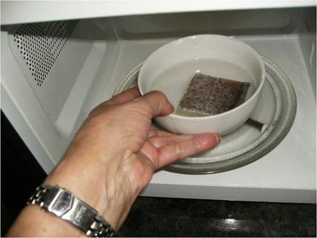 BRANDADA  DE  BACALAO CON CROCANTE DE PAN Y ACEITE DE OLIVAS NEGRAS