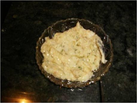 BRANDADA  DE  BACALAO CON CROCANTE DE PAN Y ACEITE DE OLIVAS NEGRAS
