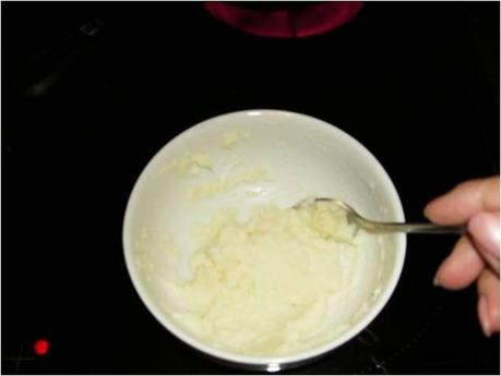 BRANDADA  DE  BACALAO CON CROCANTE DE PAN Y ACEITE DE OLIVAS NEGRAS