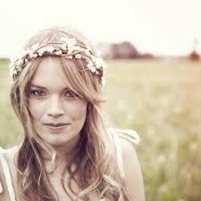 Nuestra novia ideal…con una corona de flores Nuestra novia ideal…con una corona de flores