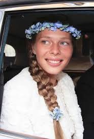 Nuestra novia ideal…con una corona de flores Nuestra novia ideal…con una corona de flores