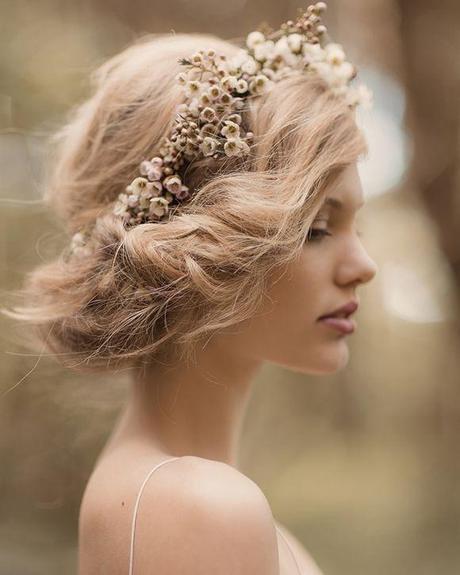 Nuestra novia ideal…con una corona de flores Nuestra novia ideal…con una corona de flores