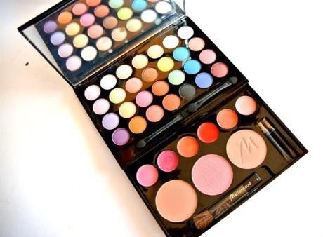 PETITE PALETTE DE MAQUILLAGE DE MARIONNAUD.