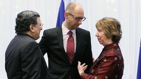 La UE y Ucrania firman la parte política de su acuerdo de asociación