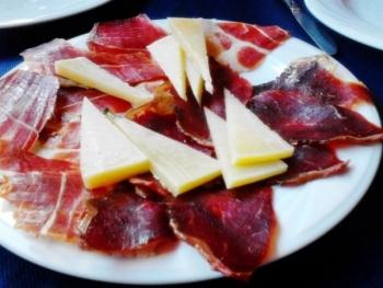 Llagar Panizales. Un rincón gastronómico al lado de Mieres