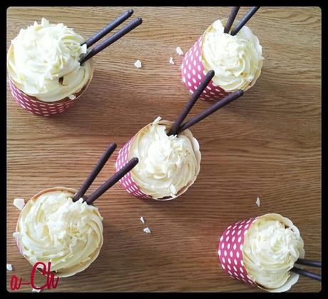 Cupcakes de chocolate blanco con palitos Mikado