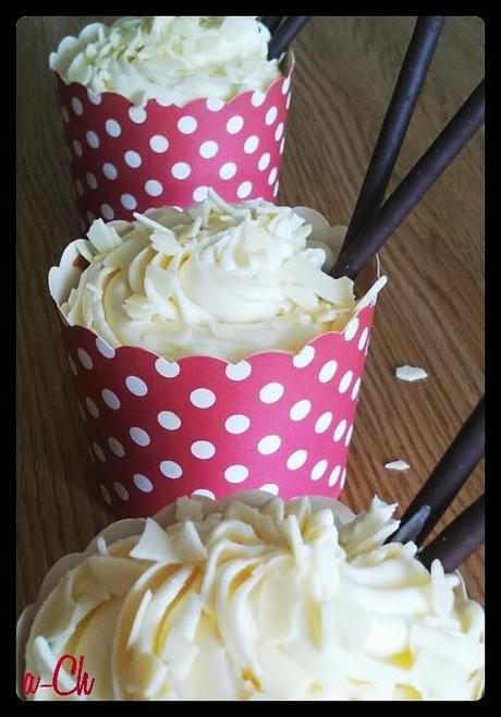 Cupcakes de chocolate blanco con palitos Mikado