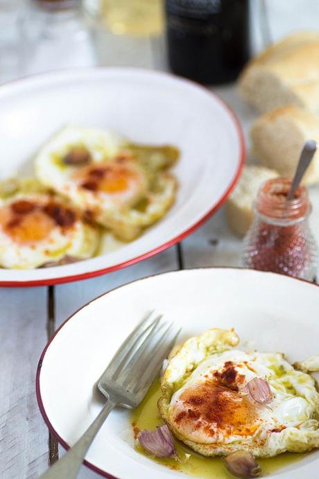 Huevis fritos con pimentón y vinagre