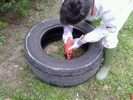 Estanque para peces utilizando una rueda de camión