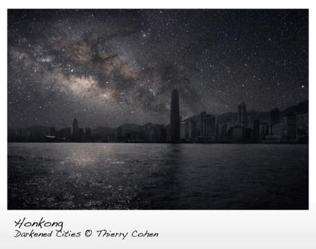 Hong Kong interpretado por Thierry Cohen en la serie fotográfica Darkened Cities.