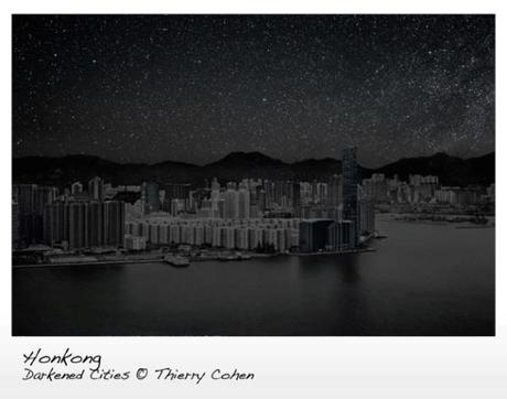 Hong Kong interpretado por Thierry Cohen en la serie fotográfica Darkened Cities.