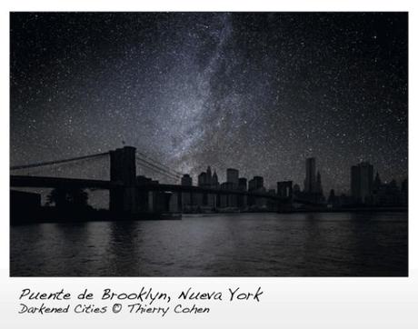 Puente de Brooklyn, Nueva York, interpretado por Thierry Cohen en la serie fotográfica Darkened Cities.