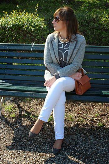 Foto: Brújula de Estilo combina jeans blancos con blazer: http://bit.ly/1gJRONs