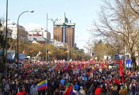 En la “democracia” española la policía termina reprimiendo marcha pacífica  [+ fotos y videos]