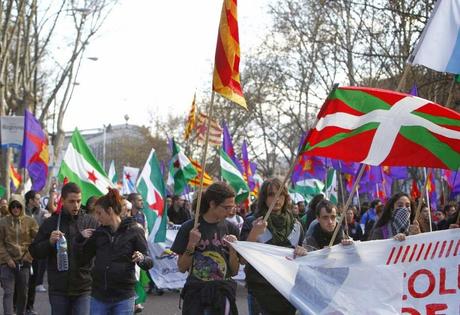 En la “democracia” española la policía termina reprimiendo marcha pacífica  [+ fotos y videos]