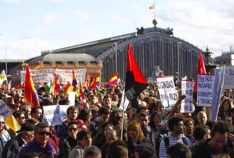 En la “democracia” española la policía termina reprimiendo marcha pacífica  [+ fotos y videos]