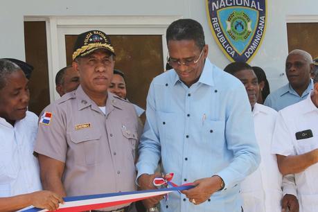 Francisco Del Valle y Jefe PN inauguran cuartel en Galván.