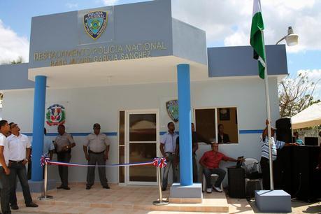 Francisco Del Valle y Jefe PN inauguran cuartel en Galván.