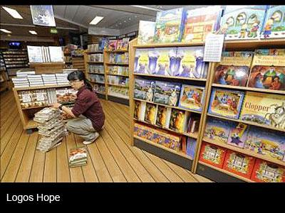 Llega a Canarias la librería flotante más grande del mundo