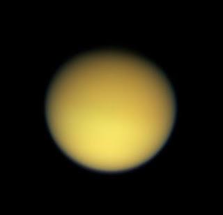 Fotografía de Titán obtenida por la nave espacial Cassini