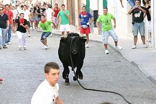 CARCABUEY VUELVE A VIVIR UNA INTENSA JORNADA CON EL TORO DE CUERDA COMO GRAN PROTAGONISTA