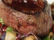 Lomo ciervo frutos rojos secos, hojas, setas salsa Oporto