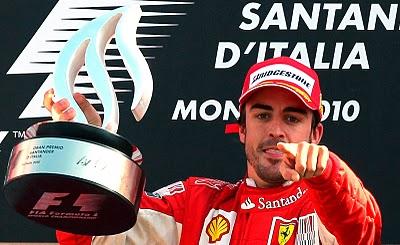 Alonso vuelve a meterse en el Mundial con su triunfo en Monza y el abandono de Hamilton